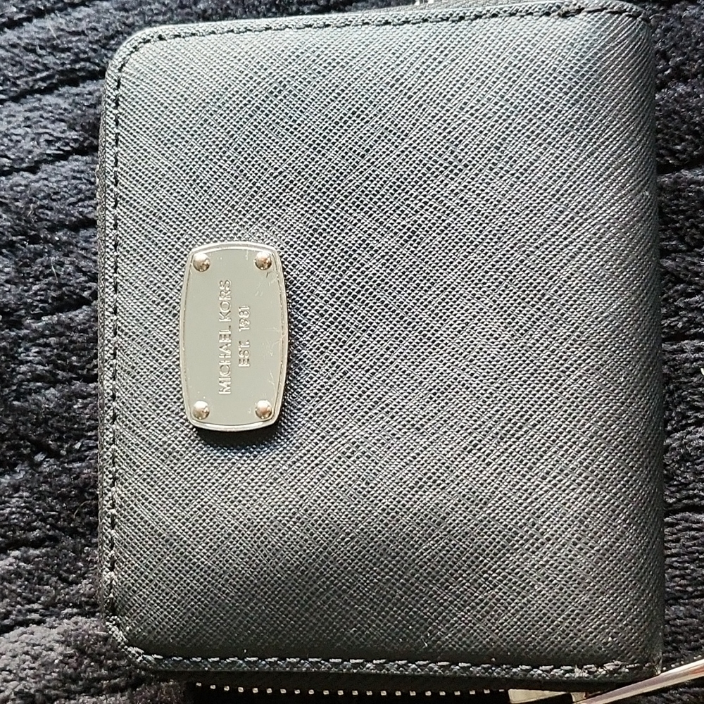 Michael Kors zipper wallet